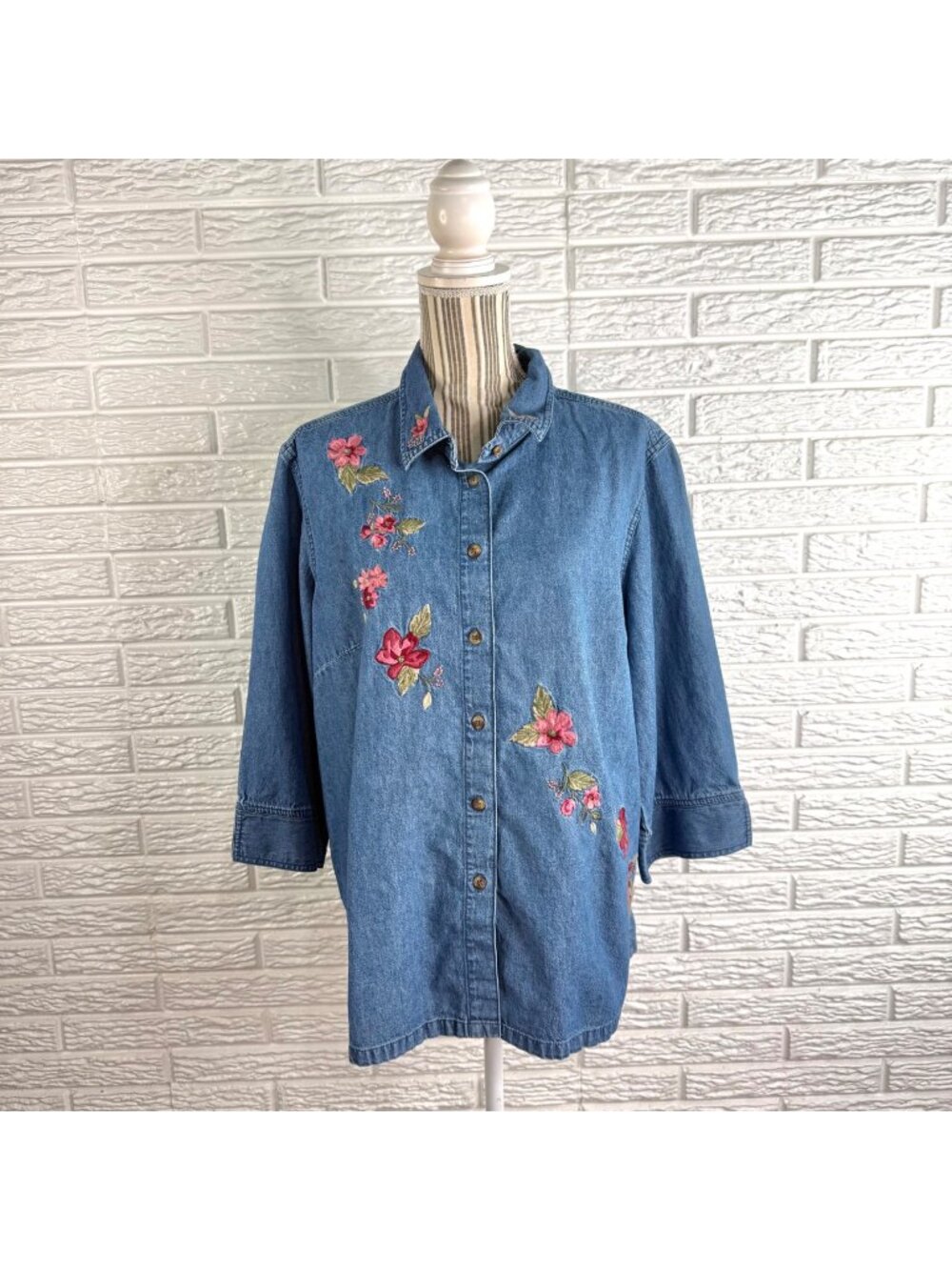 Vintage Classic Elements Blue Embroidered Floral Button Up Denim Shirt Sz 16/18W